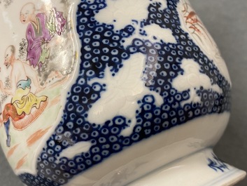 Twee Chinese famille rose pullen met mandarijns decor, Qianlong